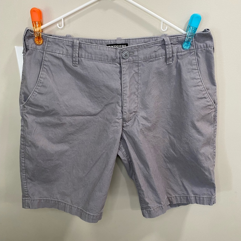 Men’s EXPRESS flat front shorts, size 34, gray